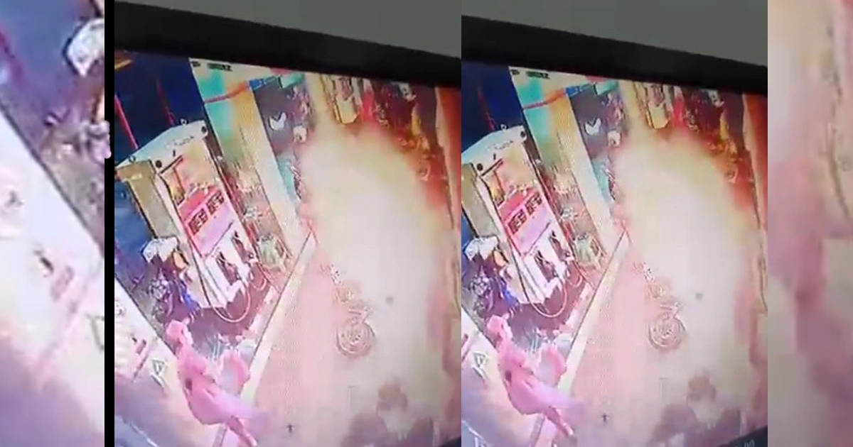 Viral Video CCTV Detik-detik Kebakaran POM Bensin Tlogomas Malang