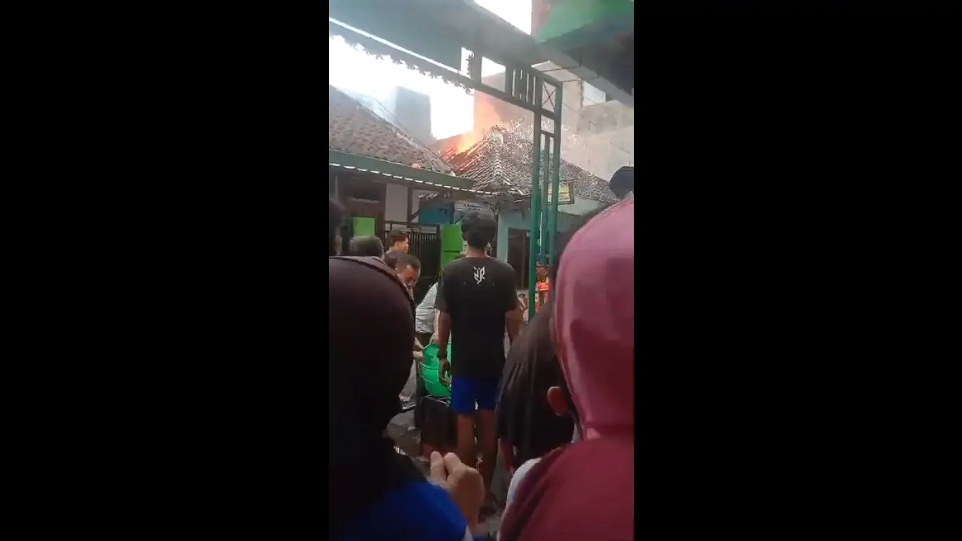 Kebakaran di Kertosari, Ketawanggede, Lowokwaru Kota Malang Membuat Warga Panik