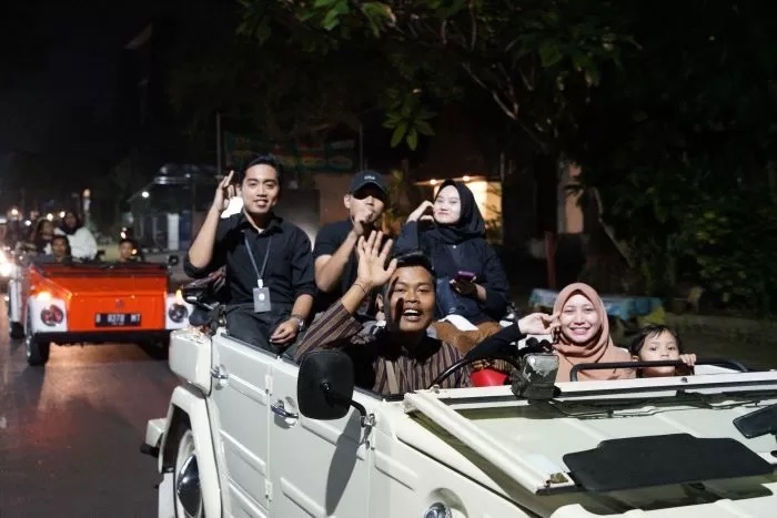 Campervan Malang, Keliling Kota Malang saat Malam Hari dengan Mobil Klasik