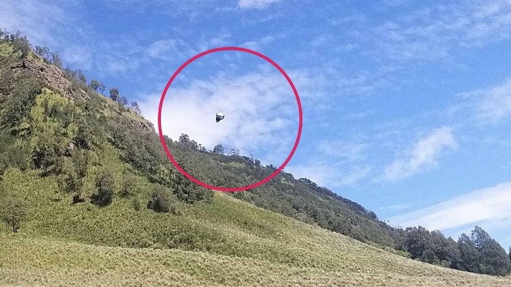 Penampakan UFO di Bukit Teletubbies Bromo Tertangkap Kamera Warga