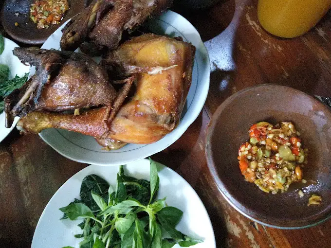 Rekomendasi 3 Kuliner Bebek Goreng di Malang, Daging dan Sambalnya Bikin Semangat Naik!