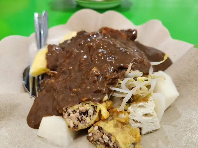 Legendarisnya 8 Rujak Cingur di Malang, Mengundang Selera dengan Kelezatan yang Mantap Jiwa!
