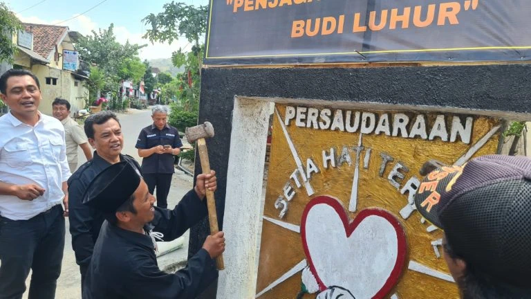 2 Tugu Silat di Kediri Dibongkar Secara Sukarela, Kapolres Beri Apresiasi Anggota Perguruan Silat