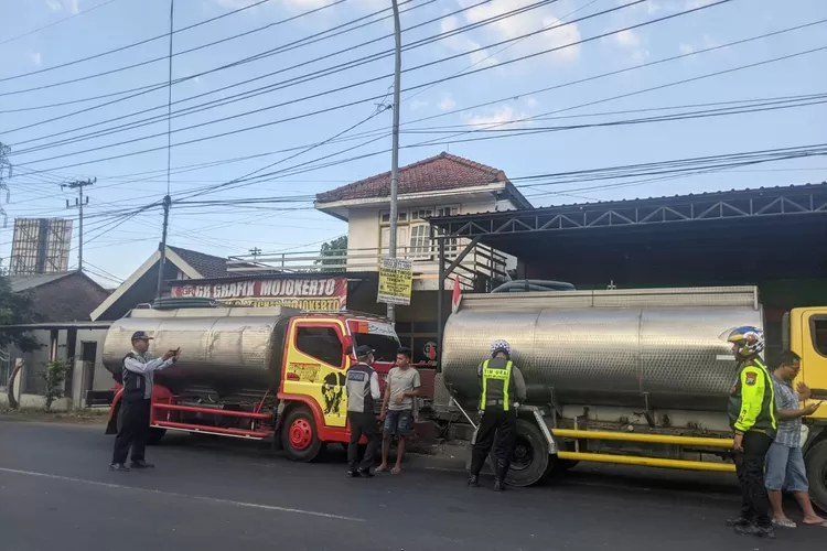 Imbas Kecelakaan Maut Karnaval di Sajen, Razia Polres dan Dishub Mojokerto Temukan Belasan KIR Truk Tangki Mati