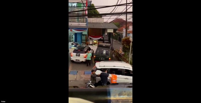 Video Pemukulan Terhadap Tukang Parkir Diduga Oknum Anggota TNI Viral di Twitter