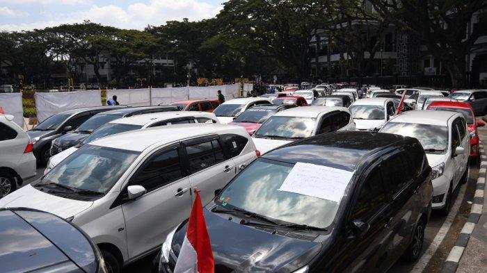 Ojol Menuntut Keadilan di Balkot Malang, Gojek Hindari Jurnalis, Maxim Berjanji Tampung Aspirasi
