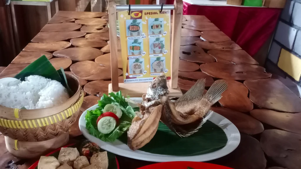ikan gurami terbang menjadi menu favorit