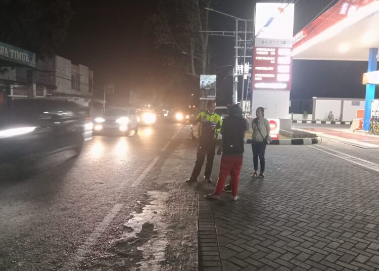 Kecelakaan di Jalan Raya Karangploso, Malang: Pengendara Motor dan Penumpang Terluka