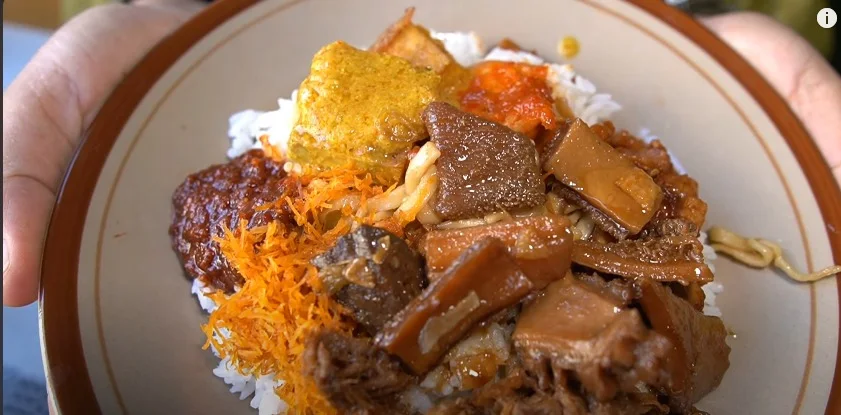 5 Nasi Campur di Malang: Nikmatnya Kelezatan Kuliner Khas Kota Malang