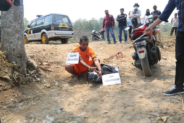 Polres Malang Gelar Rekonstruksi Kasus Kekerasan Seksual dan Penganiayaan oleh Warga Singosari