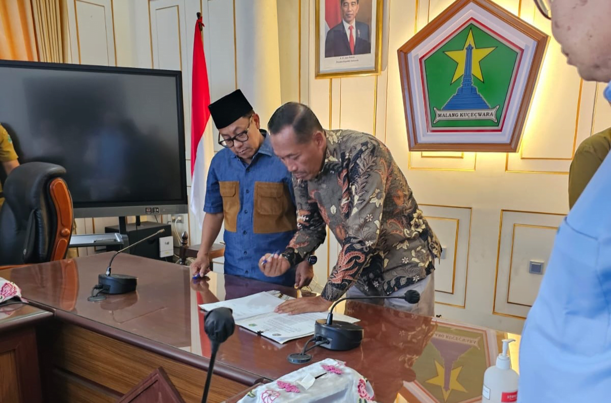 UMM Dukung Pemasangan Lampu Taman Jalan Idjen di Kota Malang