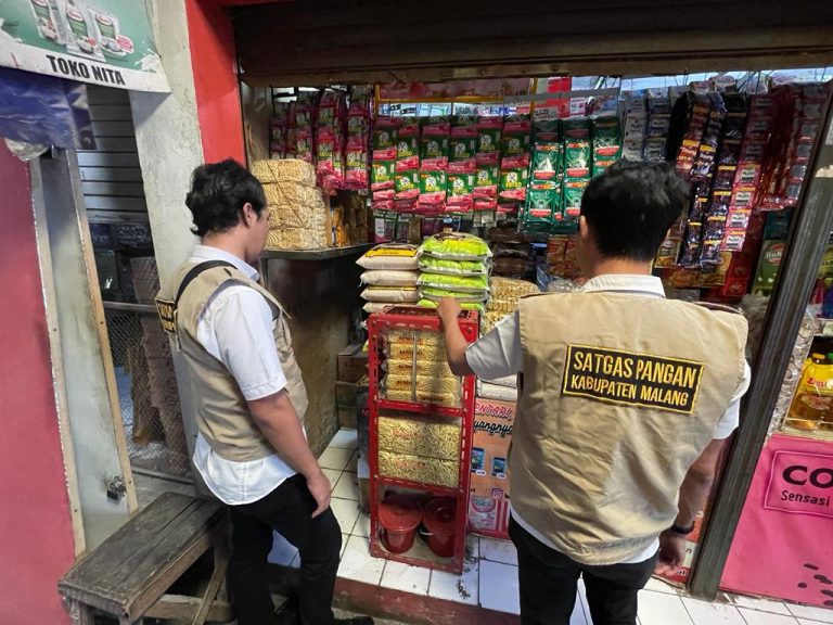 Satgas Pangan Polres Malang Sidak Pasar untuk Memastikan Stabilitas Pasokan Beras