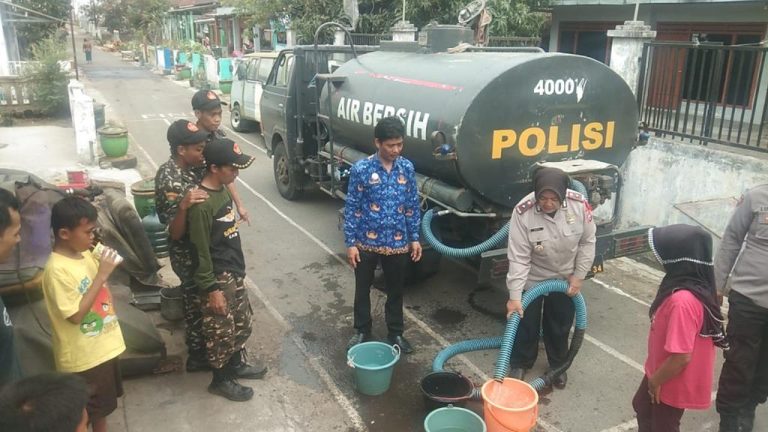 Krisis Air di Dusun Pepen, Mojosari Kecamatan Kepanjen: Polsek Gerak Berikan Bantuan