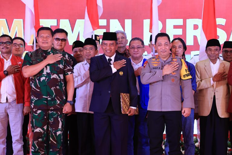 Panglima TNI dan Kapolri Jenderal Polisi Deklarasi Pemilu Aman Damai di Lapangan Rampal, Malang