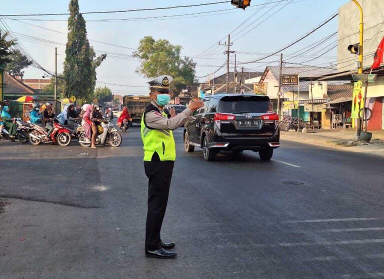 Polres Malang Terus Berkomitmen pada Keselamatan Berkendara melalui Program “Poros Pagi”