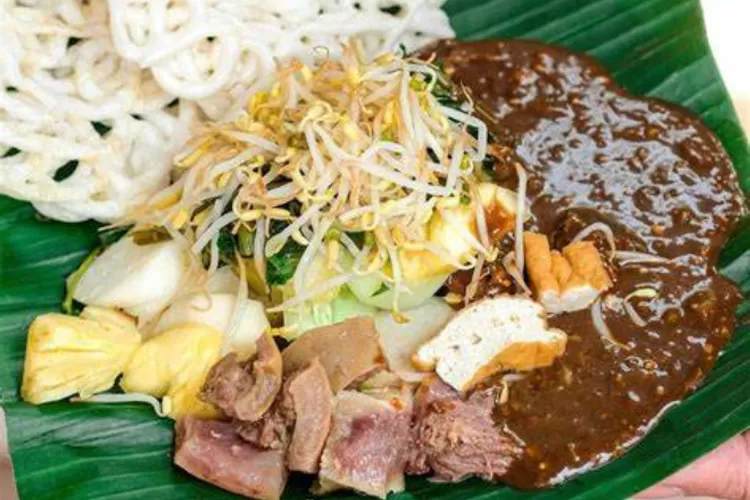 Rekomendasi Rujak Cingur yang Super Enak Legendaris di Malang, Toping dan Bumbunya Segerr!