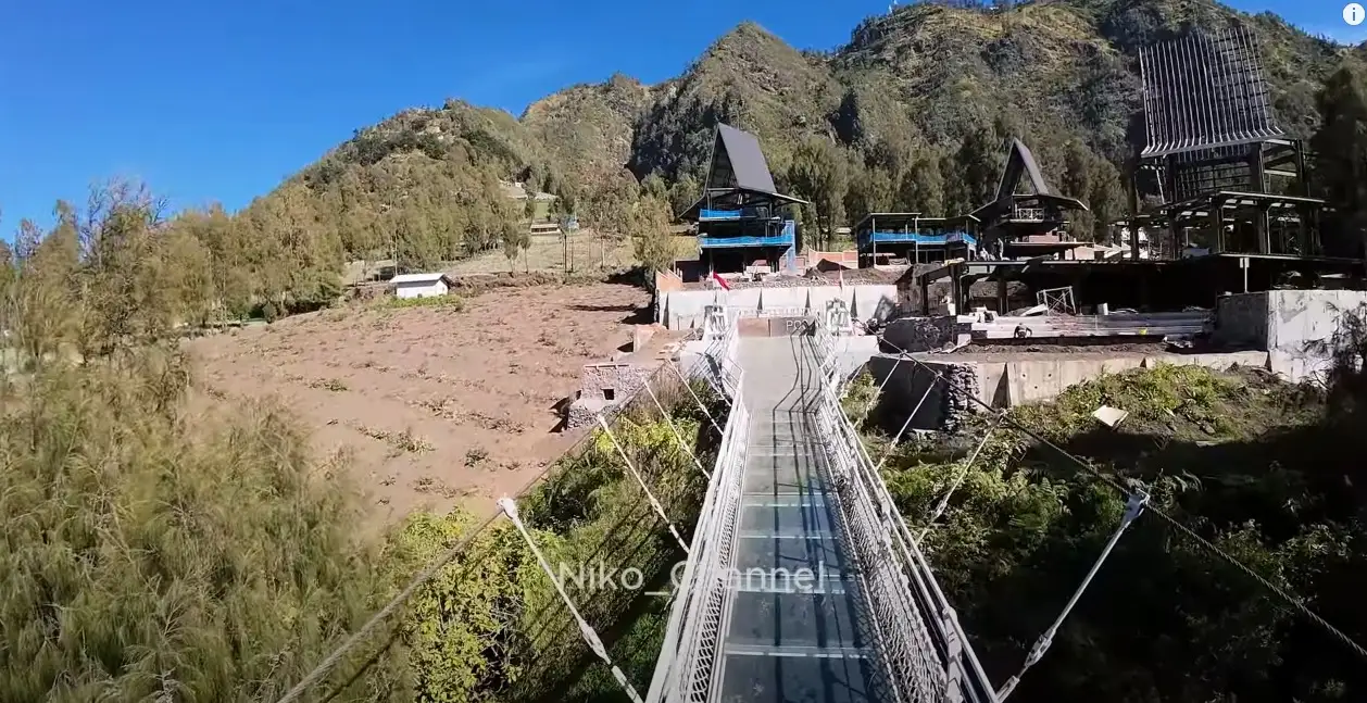 Jembatan Kaca di Seruni Point Bromo Jawa Timur Apakah Aman? Ini Penjelasannya!