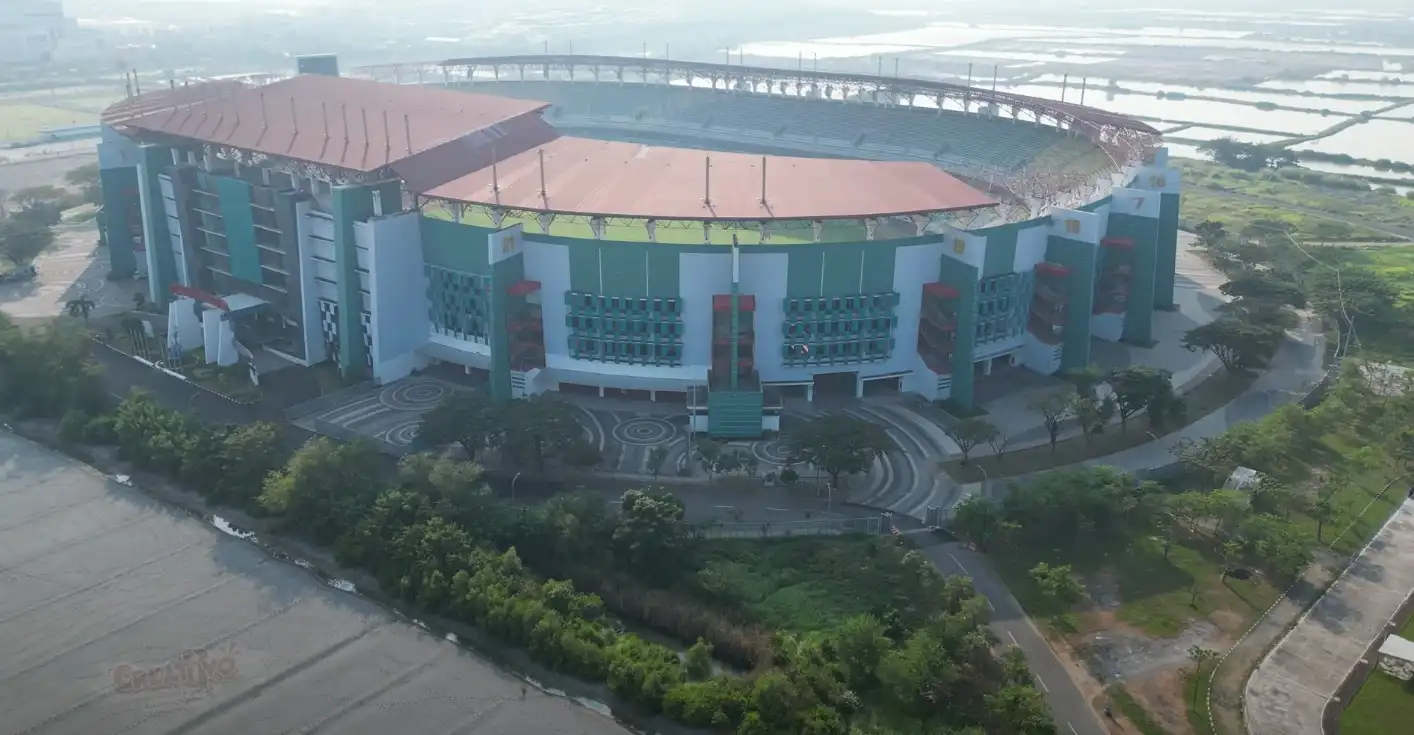 Pemeriksaan Ketat Pada Penonton Piala Dunia U-17 di Stadion Gelora Bung Tomo, Surabaya