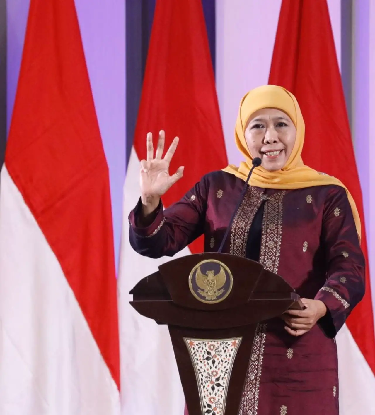Gubernur Jawa Timur Khofifah Indar Parawansa Raih Penghargaan Tokoh Inspiratif Penguatan Kolaborasi Relawan Penanggulangan Bencana