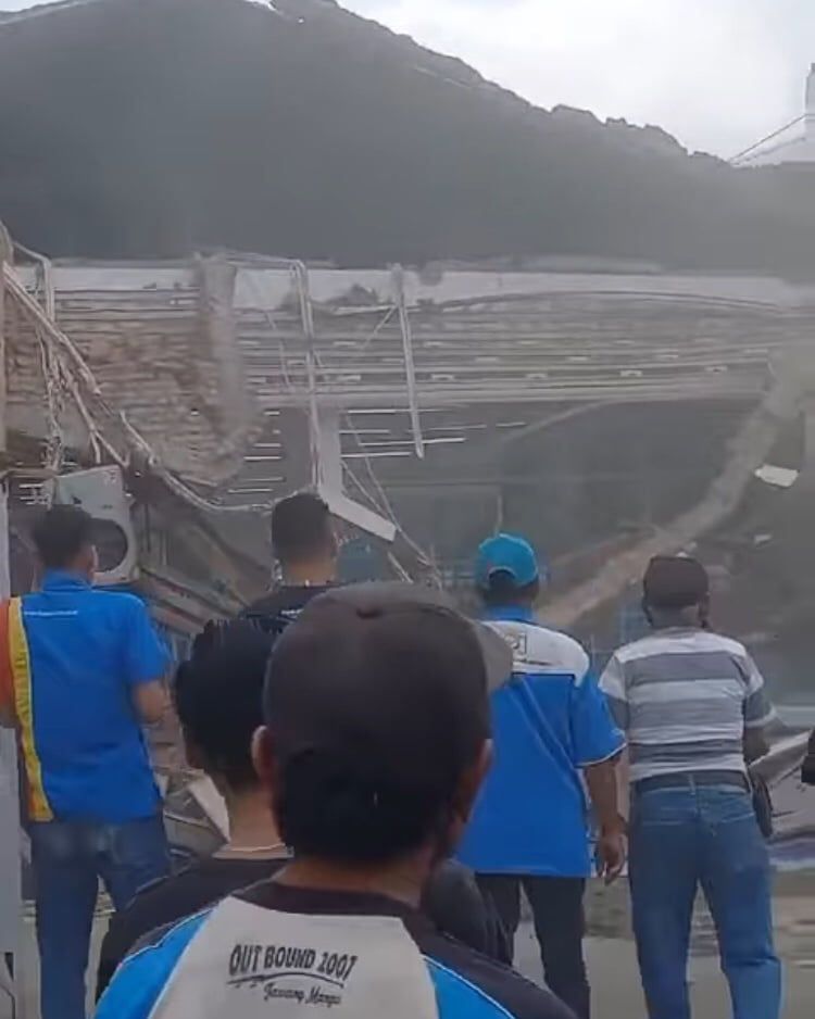 Indomaret di Wonokerto, Bantur Kabupaten Malang Ambruk, 2 Korban Dilarikan ke RS