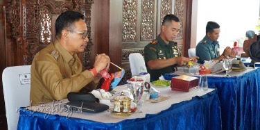 Pj. Wali Kota dan Forkopimda Plus Warnai Topeng Malangan Sambut IMF 2023