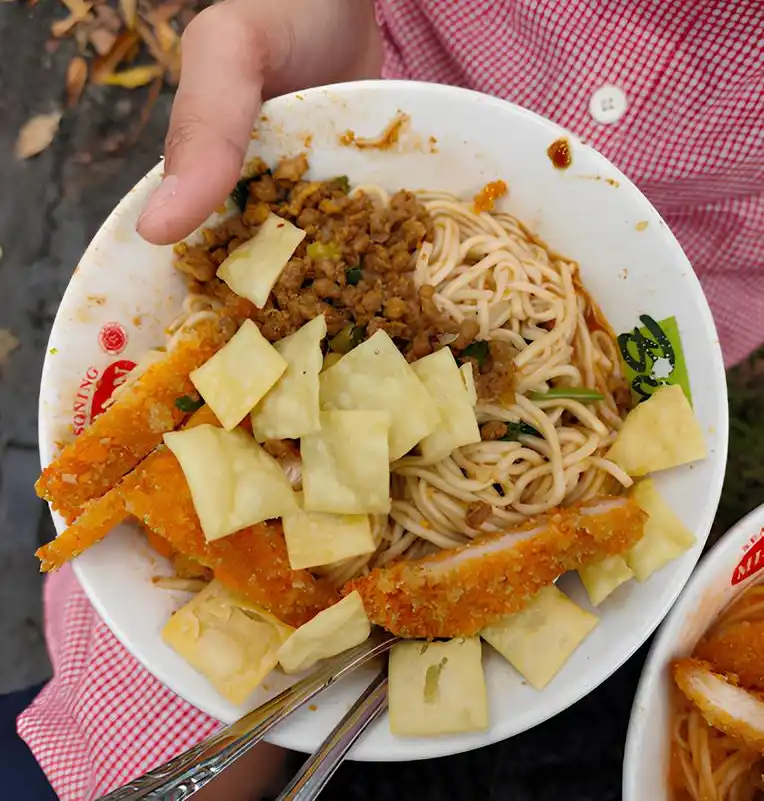 Di Malang Ada Kedai Mie Ayam dengan Beragam Varian Bumbu yang Unik, Apa Saja?