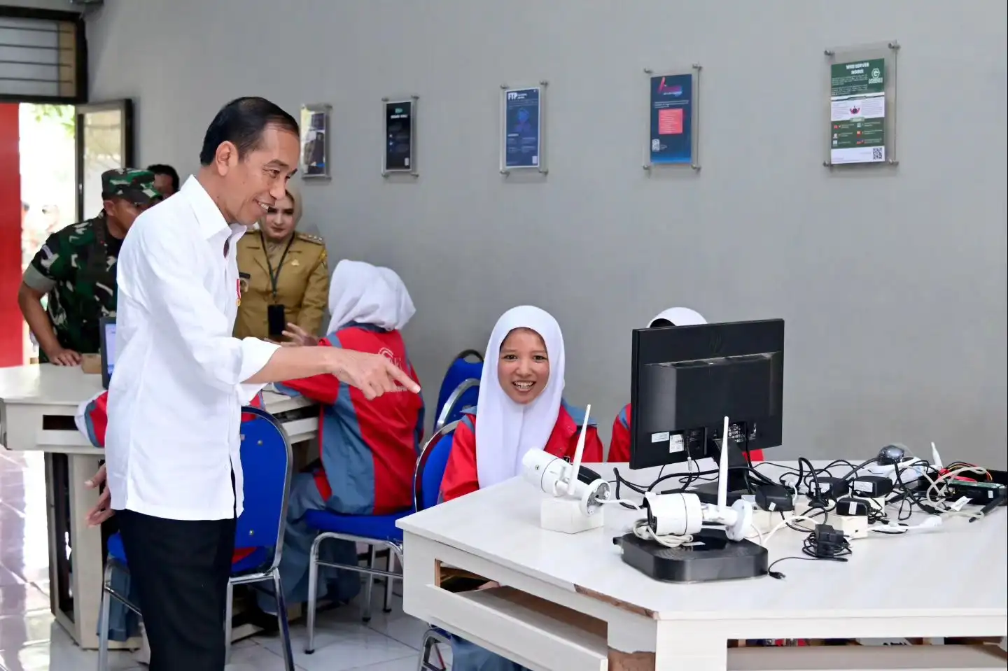 Presiden Jokowi Tinjau SMKN 3 Kota Malang, Apresiasi Kualitas dan Kreativitas Siswa