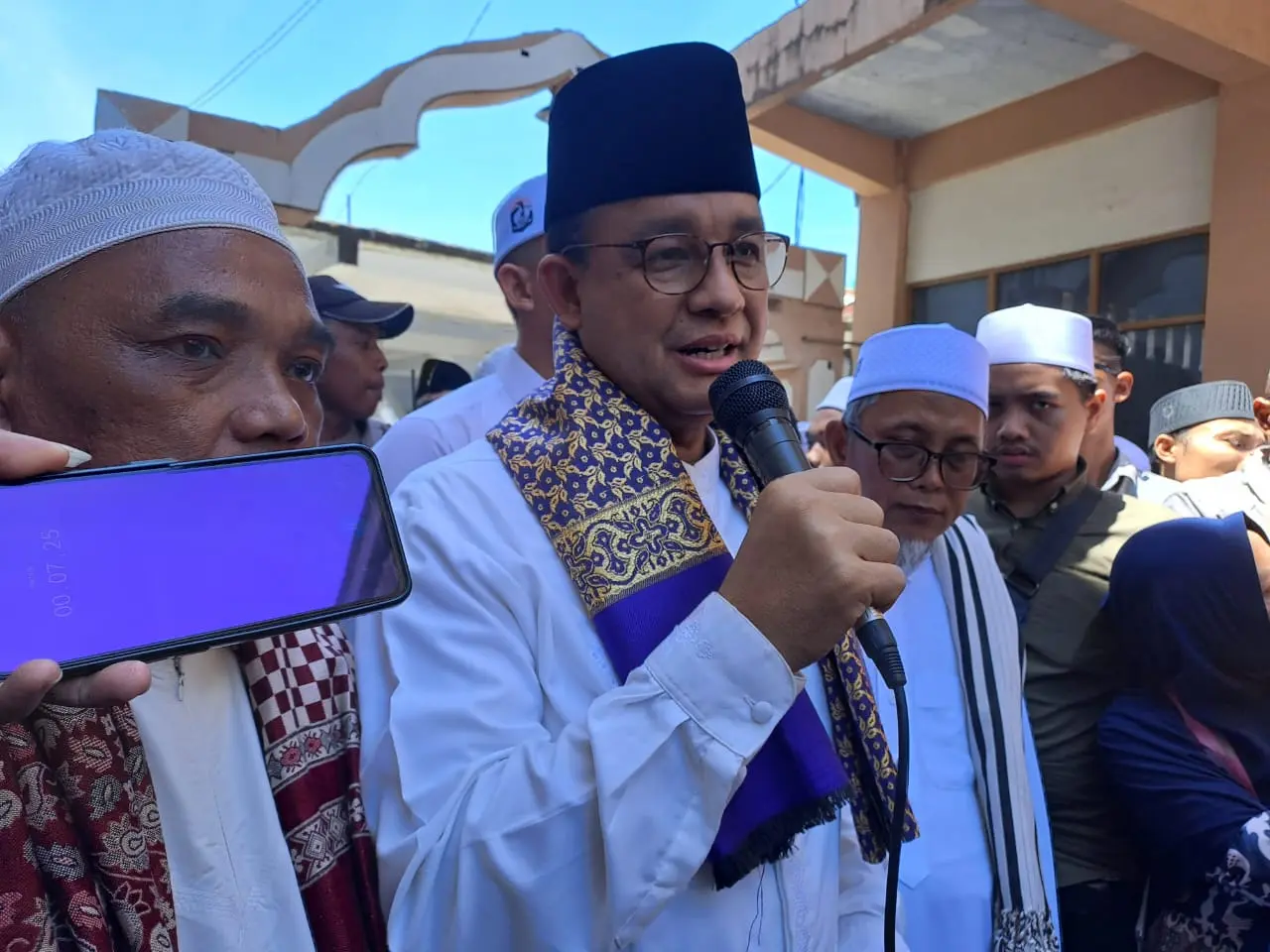 Anies Baswedan Balas Kritik Nusron Wahid: Fokus pada Hasil MKMK
