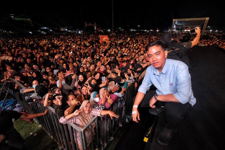 Gibran Rakabuming Raka Sapa Warga Sragen dalam Konser Indonesia Maju