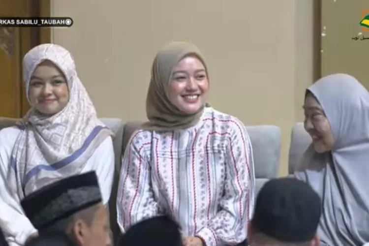 Putri Capres Cawapres Anies-Gus Imin Hadir di Markas Sabilu Taubah, Ini Pesan Gus Iqdam untuk Sang Ayah
