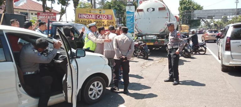 Aparat Kepolisian Resor Malang Berhasil Amankan Calo SIM yang Mengganggu Pelayanan