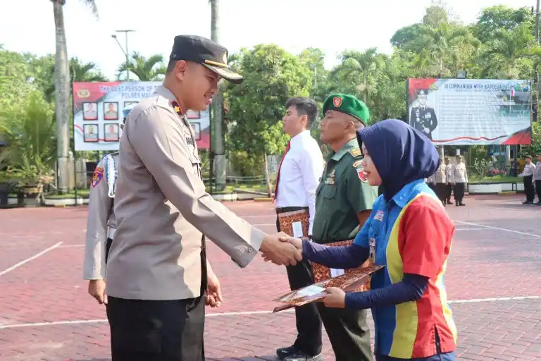 Apresiasi! Polres Malang Beri Penghargaan ke Ratusan Personel Berprestasi di Akhir Tahun 2023
