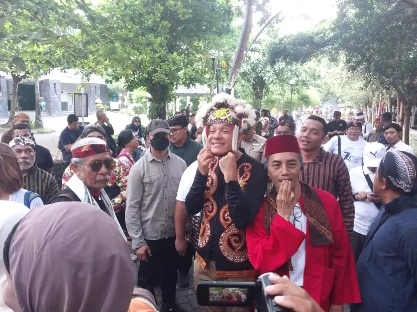 Ganjar Hadiri Peringatan Dies Natalis ke-74 dengan Kirab Budaya Nitilaku 2023 di UGM