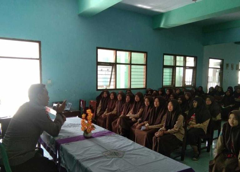 Polsek Gondanglegi Gelar Sosialisasi Anti-Bullying di Mts Mambaul Jadid