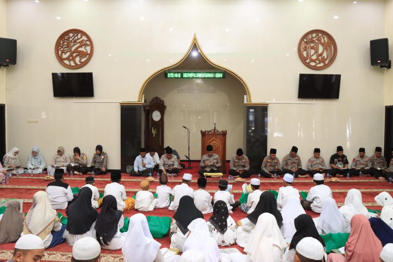 Polres Malang Gelar Acara Doa Bersama dan Santunan Anak Yatim untuk Memperkuat Kebersamaan dan Kepedulian Sosial