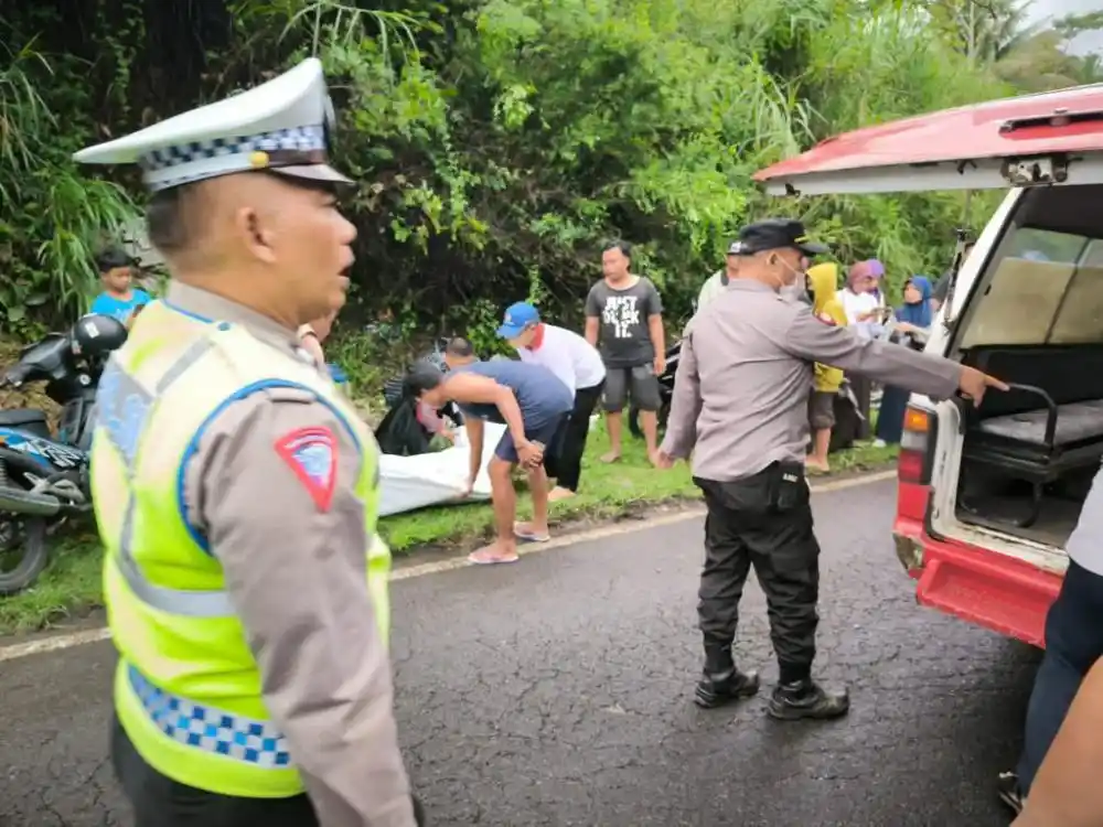 Pelaku Tabrak Lari Siswa SMK di Dampit Kabur, Polisi Buru Pelaku!
