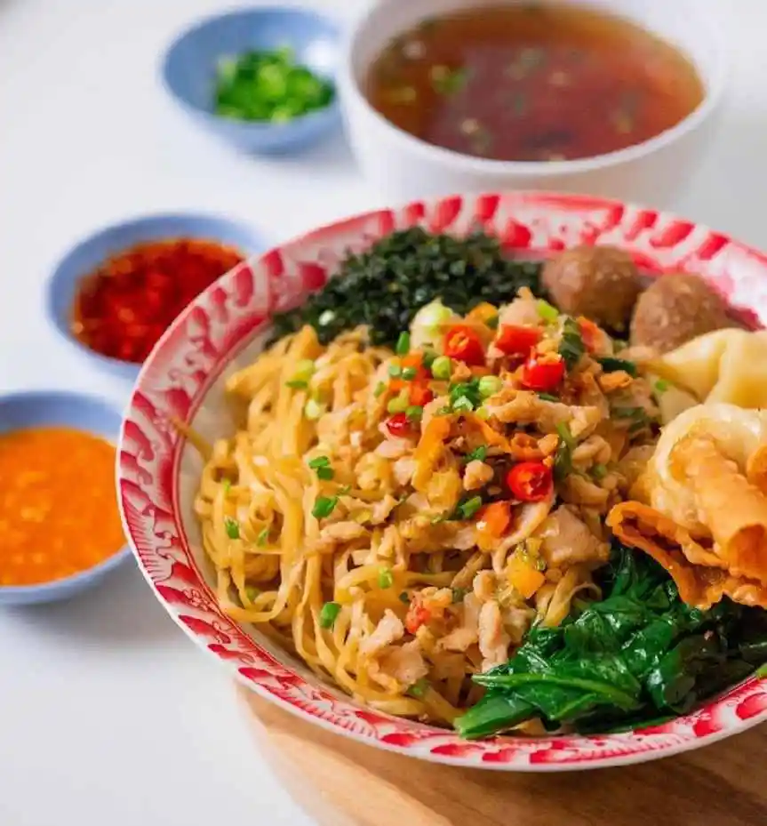 Nikmati Kelezatan Bakmie Khas di Toko Bakmie Saudagar Surabaya, Rasanya Wenak Rek!