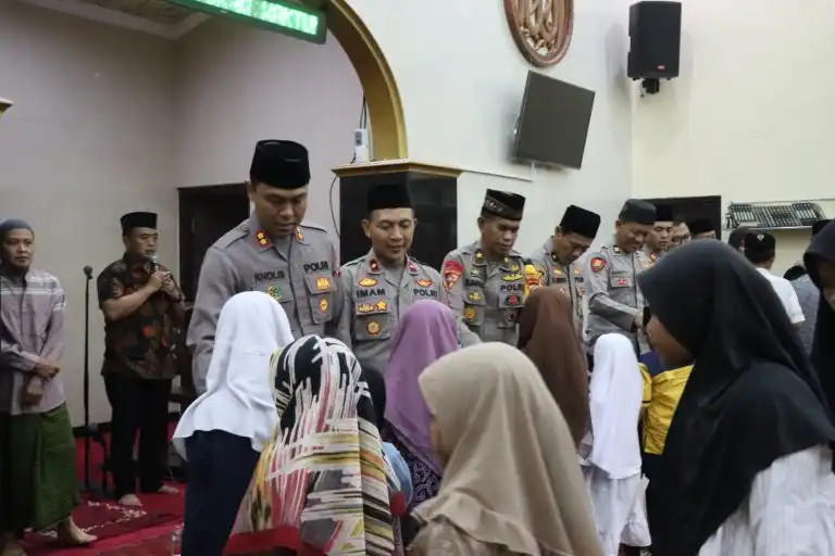 Polres Malang Gelar Doa Bersama dan Santunan Anak Yatim sebagai Awal Tahun 2024