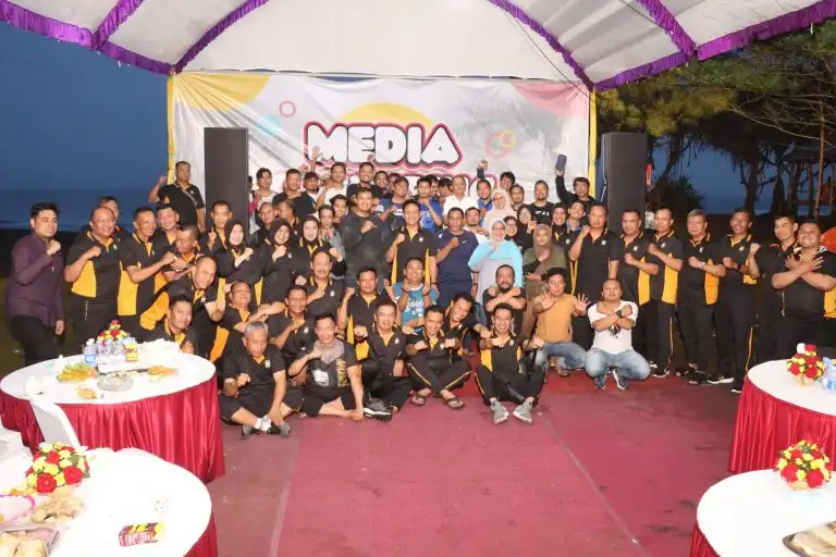 Kepolisian Resor Malang Gelar Media Gathering untuk Pererat Sinergi dengan Insan Pers di Pantai Wonogoro