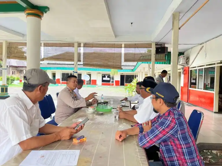 Polsek Bantur Gelar Forum Jumat Curhat: Inisiatif Polres Malang Menguatkan Keterlibatan Langsung dengan Masyarakat
