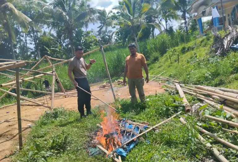 Pembongkaran Arena Sabung Ayam oleh Polres Malang di Gedangan Kabupaten Malang