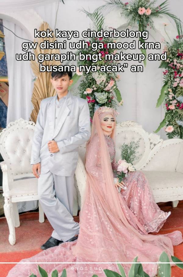 Putri menggunakan jasa MUA pilihan orang tuanya