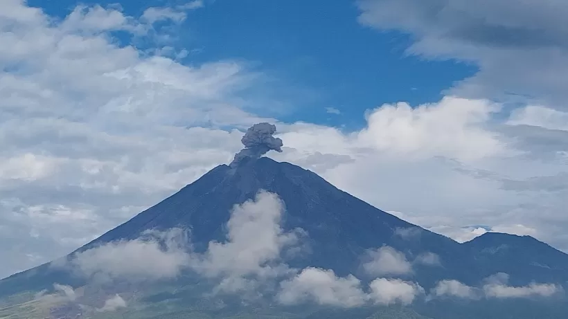 Gunung Semeru Meletus Dua Kali, Tinggi Kolom Letusan 800 Meter di Atas Puncak