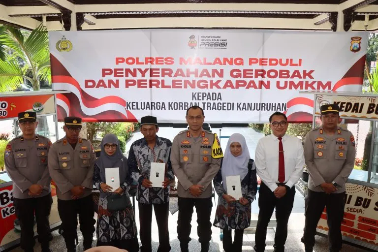 Kapolres Malang Salurkan Bantuan UMKM dan Modal kepada Keluarga Korban Tragedi Kanjuruhan