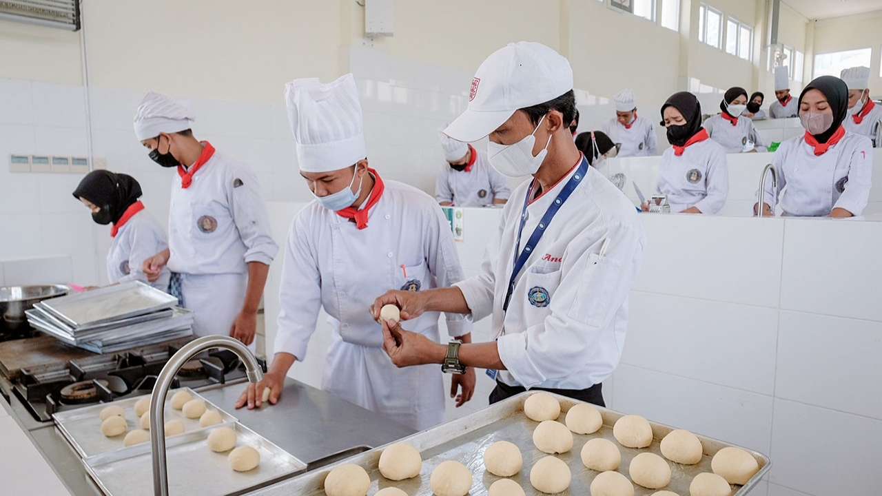 Kemenparekraf Buka Program Penerimaan Mahasiswa Baru Poltekpar Tahun 2024/2025 dengan Kuota 3860 Mahasiswa