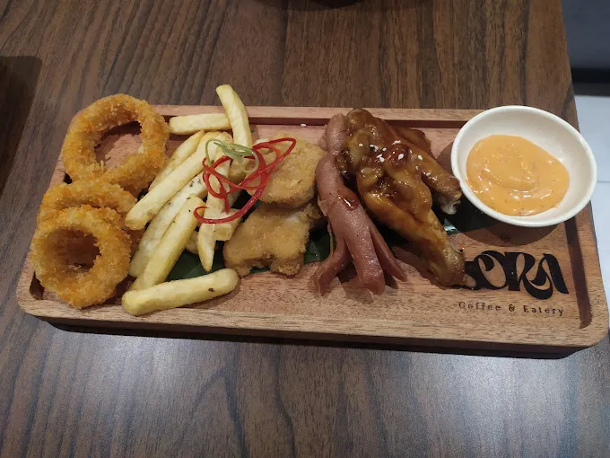 Lora Coffee & Eatery, Kafe Favorit untuk Nugas di Malang Cocok Buat Nongkrong Juga!