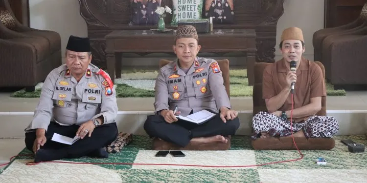 Polres Malang Menguatkan Forum Jumat Curhat di Pondok Pesantren Rejo Darul Mustofa