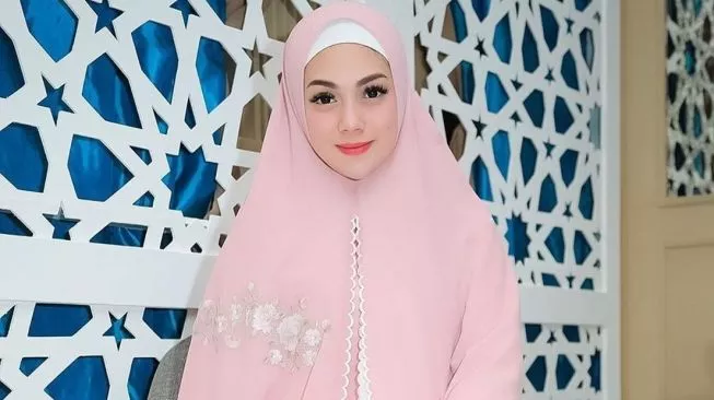 Agama Celine Evangelista Apa? Mantan istri Stefan William Gemar Berhijab?