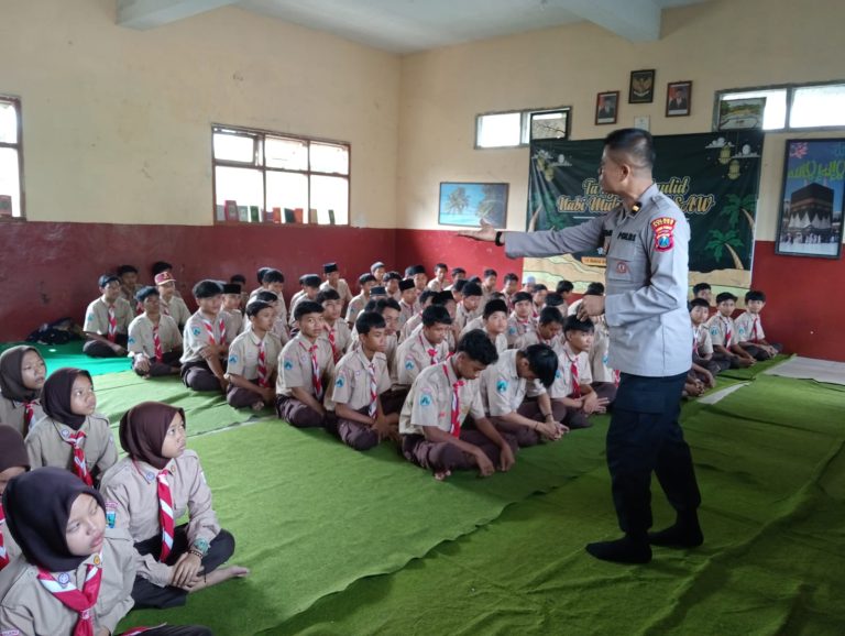 Polsek Turen Lakukan Sosialisasi Pencegahan Bullying di Mts Hasyim Asy’ari, Malang