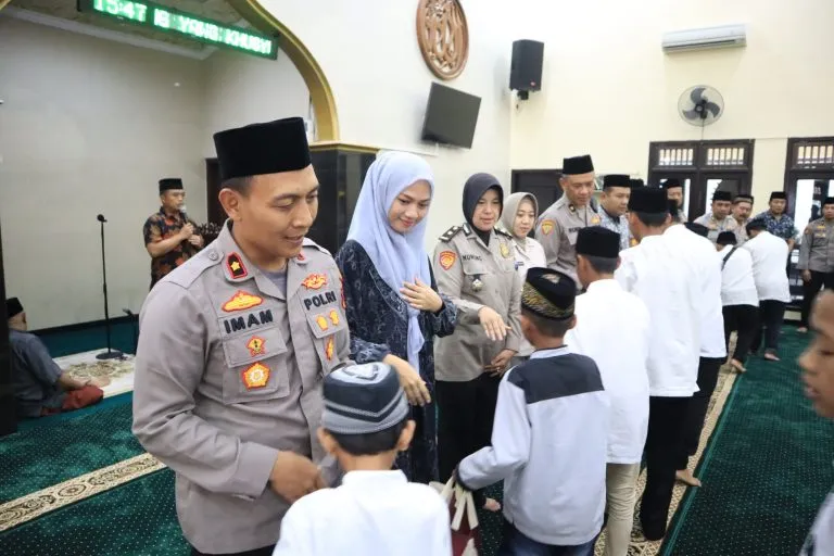 Polres Malang Kembali Gelar Doa Bersama dan Santunan Anak Yatim di Masjid Ashumul Muhsinin